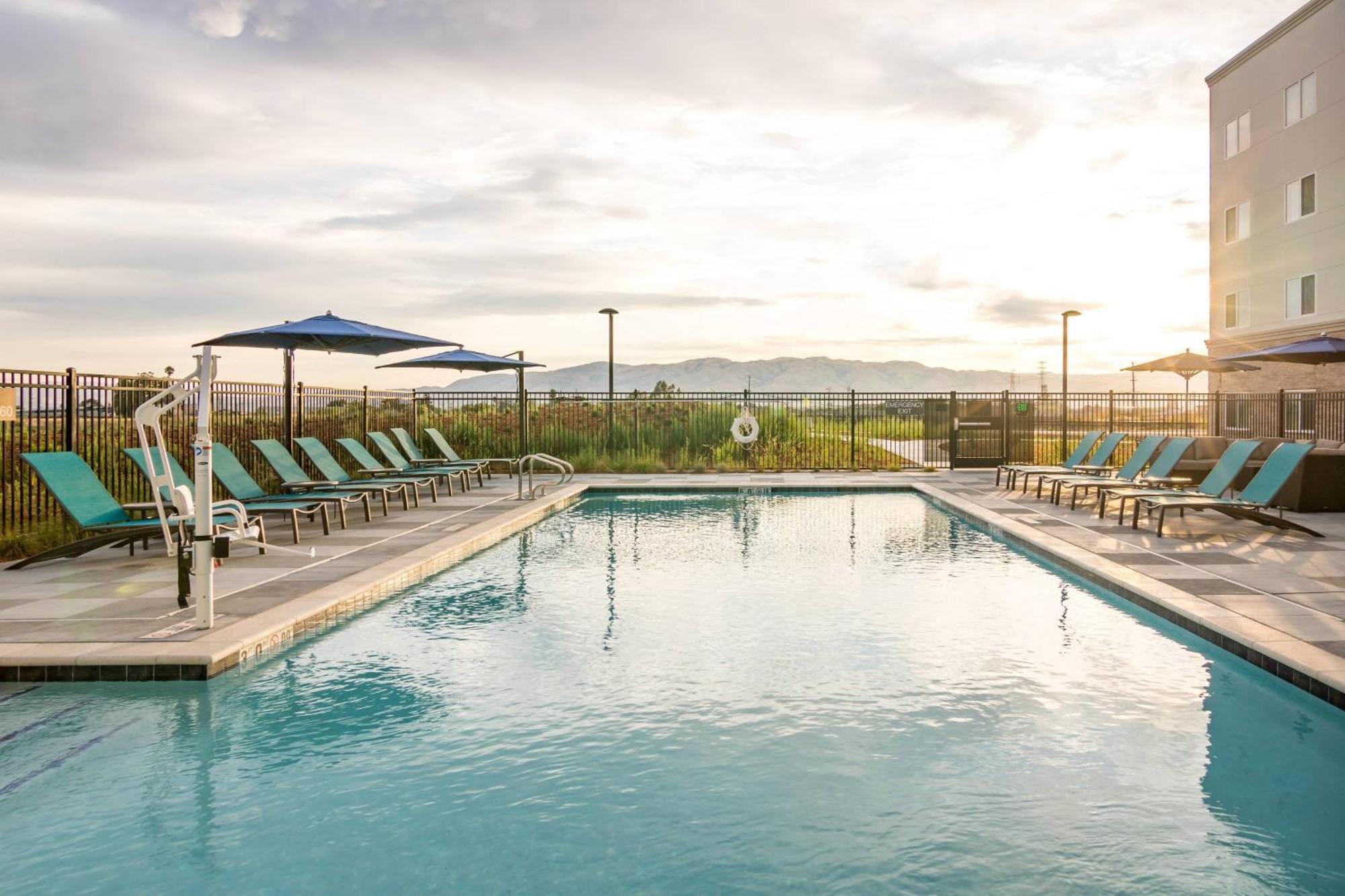 Fairfield Inn & Suites By Marriott San Jose North/Silicon Valley Exterior foto
